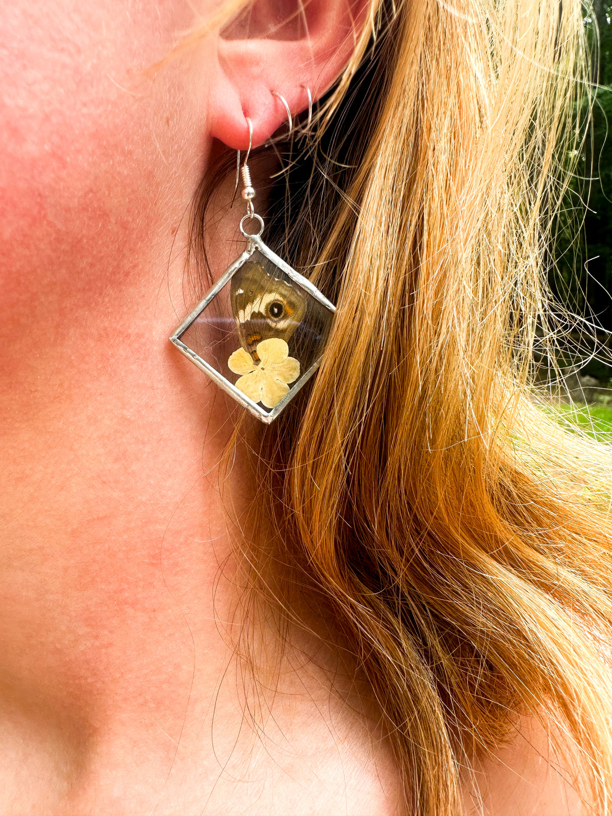 Common buckeye and hydrangea earrings (diamond)