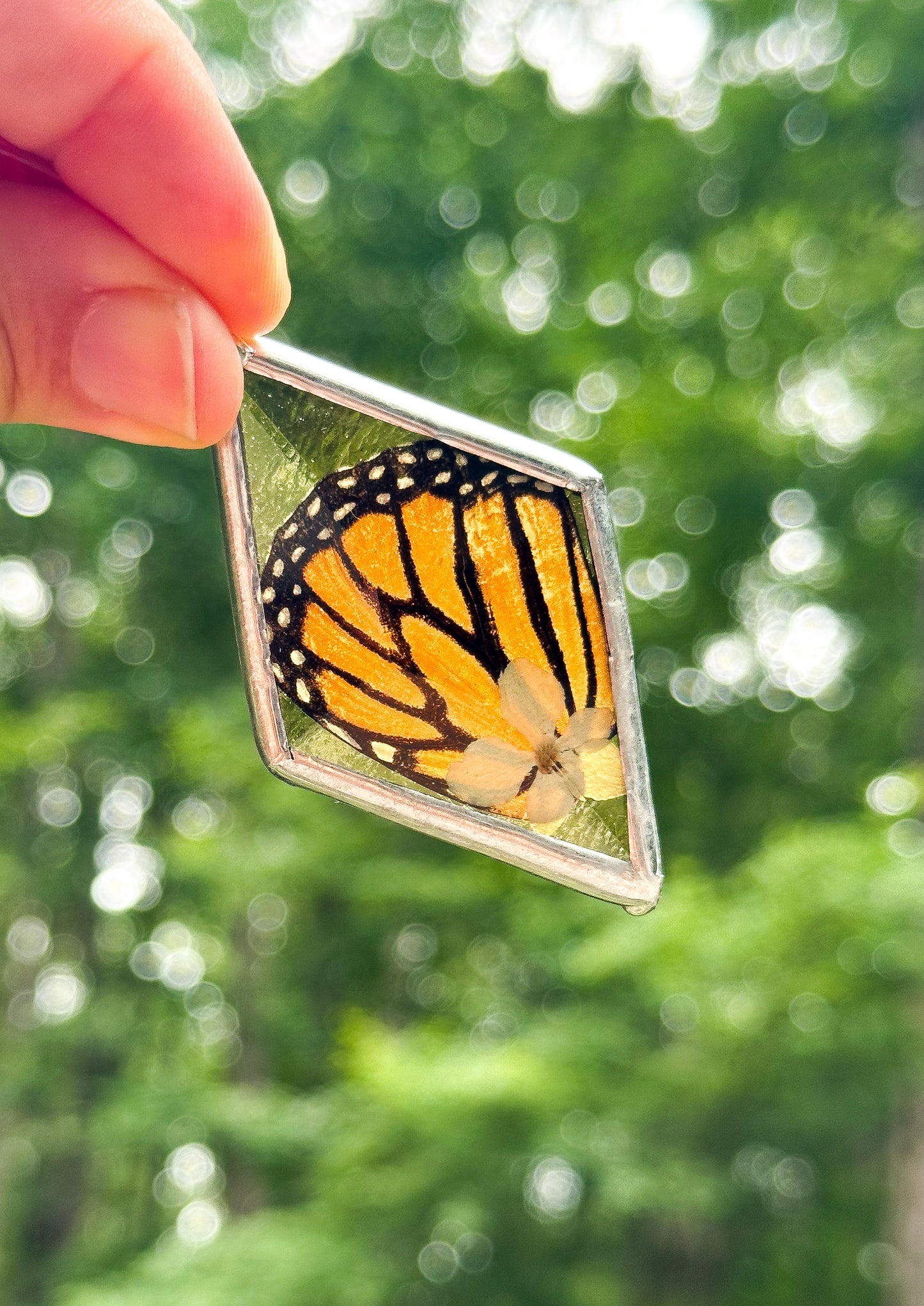 Monarch and hydrangea ornament