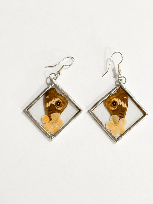 Common buckeye and hydrangea earrings (diamond)